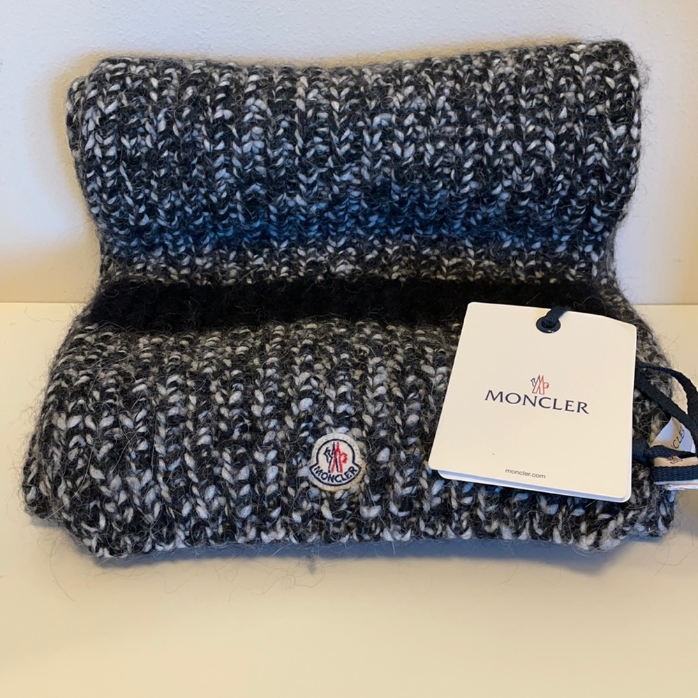 🎉Brand New 🎉 Moncler Scarf 🎉